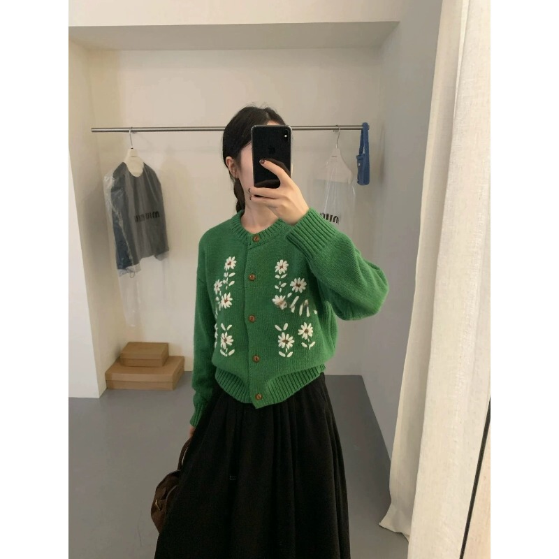 Puyuan Knitting Factory Vintage Green and White Daisy Embroidered Round Neck Knit Cardigan for Women, Soft and Loose Floral Sweater Puyuan Knitting Factory Vintage Green and White Daisy Embroidered Round Neck Knit Cardigan for Women, Soft and Loose Floral Sweater