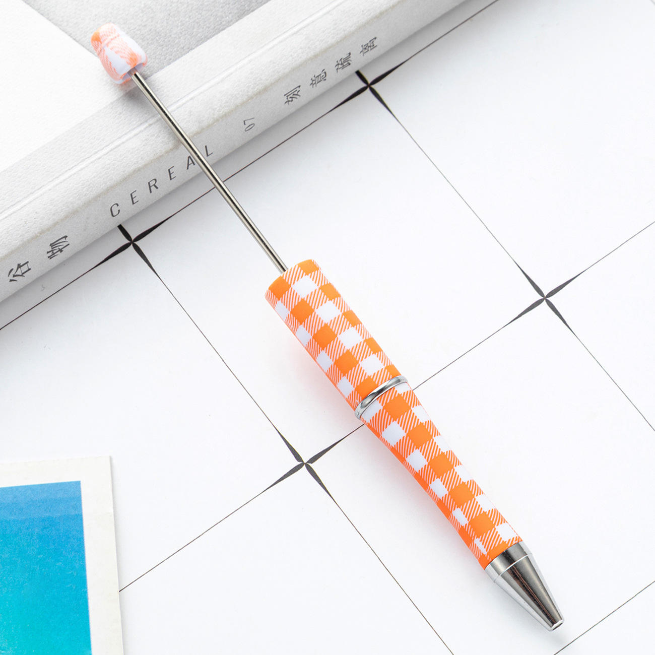 Pluma de cuentas de plástico bricolaje creativo hecho a mano estampado de leopardo pluma floral de cuentas de vaca impresión al por mayor nueva pluma de cuentas de plástico