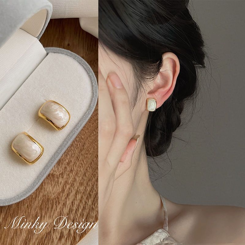 Elegant earrings