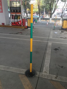 Red, White, Black and Yellow Gas Station Parking Rod, Car Blocking Rod, Anti-escape Single Rod Guide Rod, Indicator Rod, Identification Rod with Base