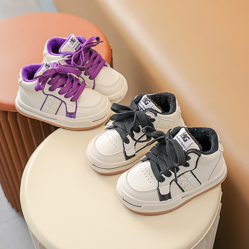 Zapatillas forradas de lana para niñas 2022 Otoño e Invierno nueva superficie de cuero con orejas de trigo acolchadas de algodón zapatilla niños medianos y pequeños niños cálidos zapatos acolchados de algodón