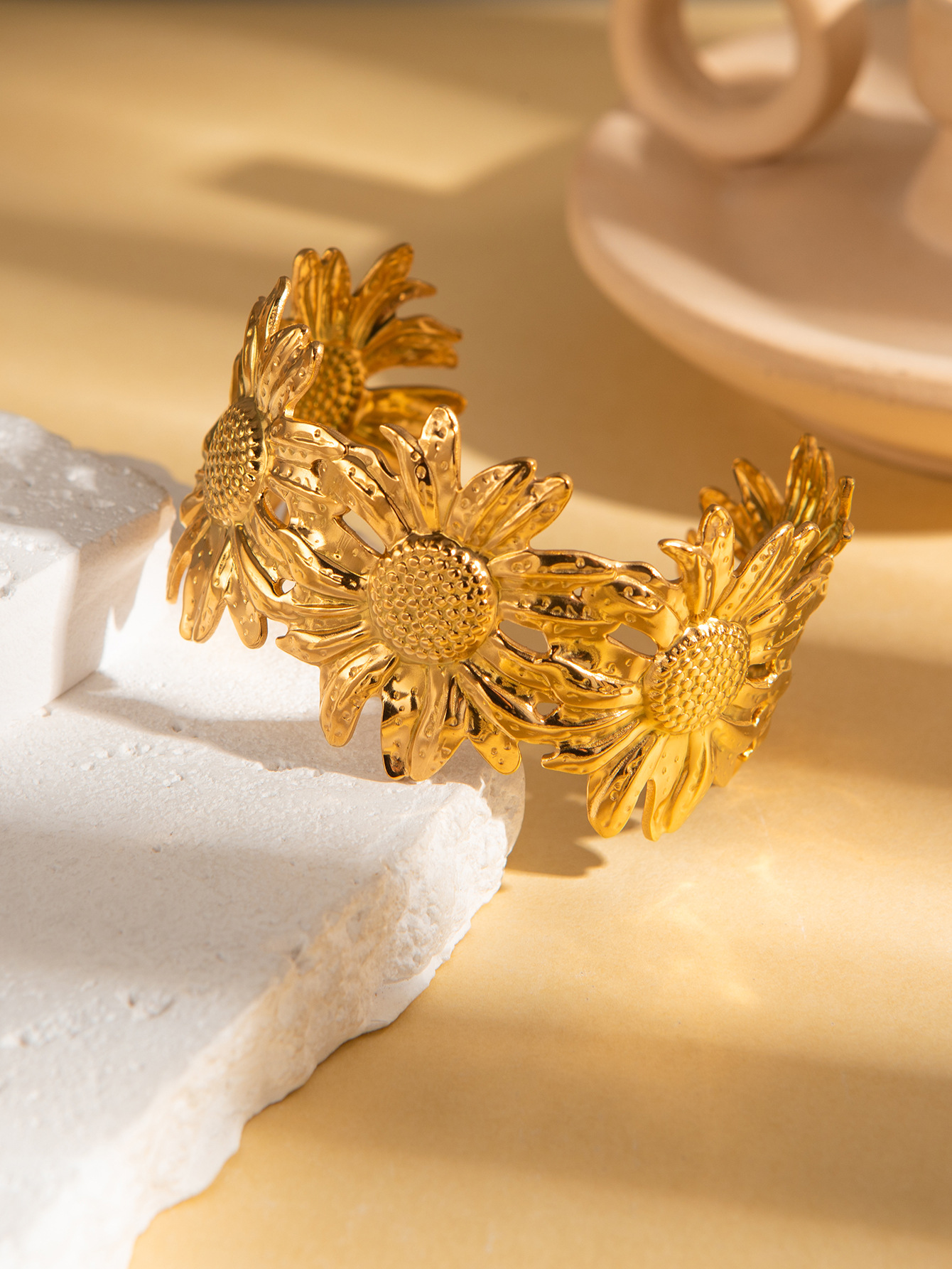 29g Weight 18K Gold Plated Plating Material Bangle Classification Titanium Steel Chain Material 1 Piece Quantity Casual, Party, Street Occasion Titanium Steel Material Flower, Butterfly Pattern All Seasons Season Women's Gender Plating Design IG Style Style Gold Color IG Style Flower Butterfly Titanium Steel 18K Gold Plated Bangle In Bulk 17