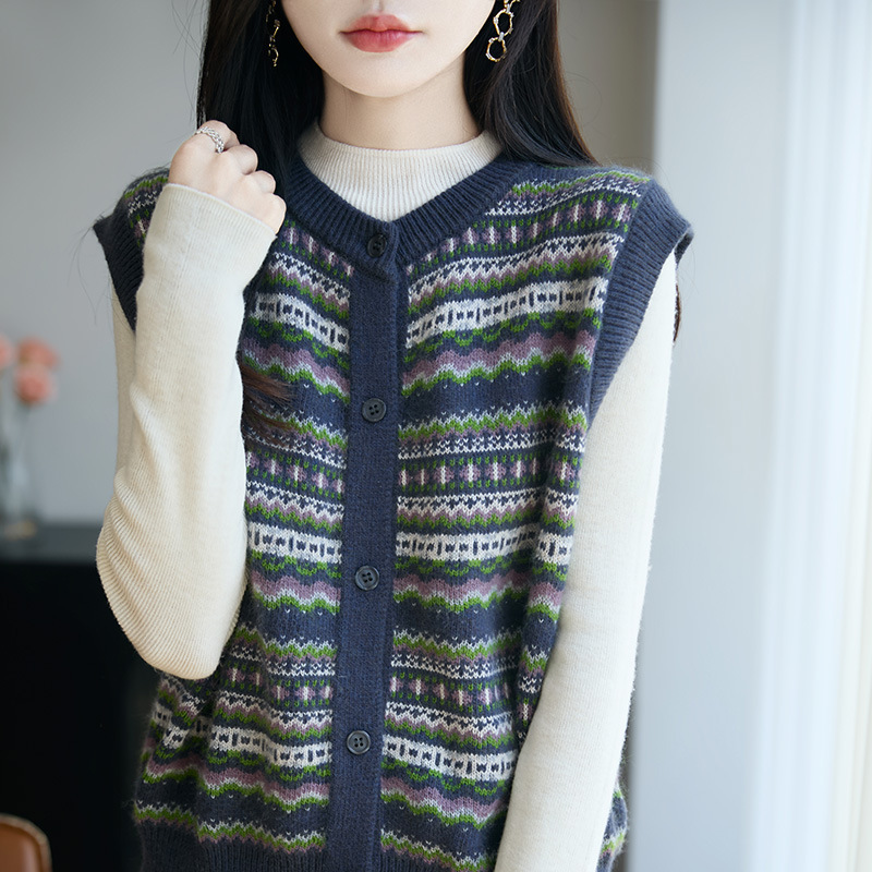2025 New Autumn and Winter Knitted Vest Cardigan Women's Loose Large Size Sweater Women's Vest High-End Top