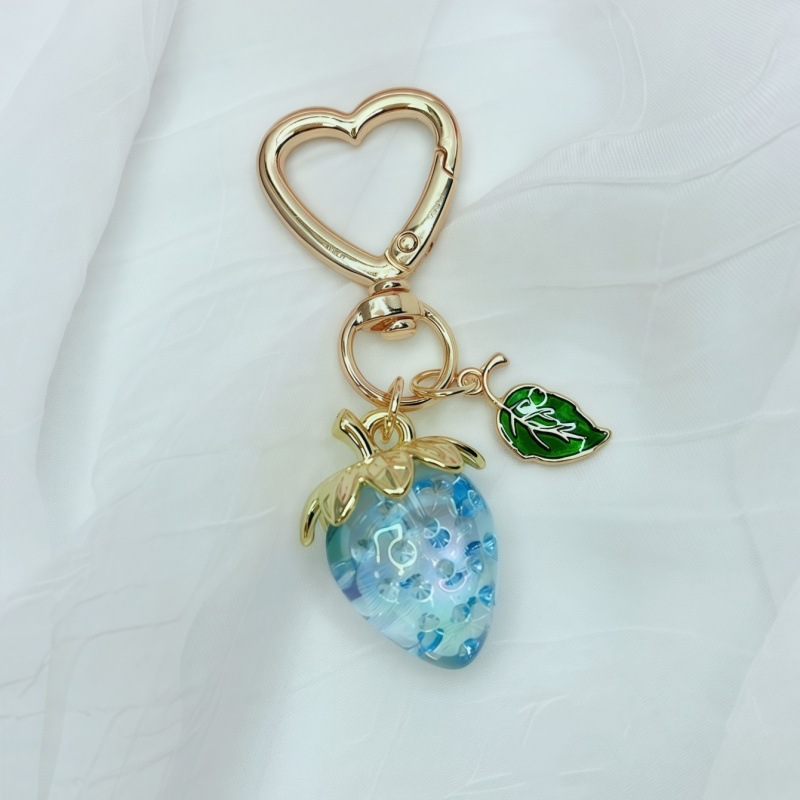 Fijación de bolsos de fresa llavero hermoso teñido colgante de fresa decoración colgante de bolsos de mujer accesorios pequeños colgantes frescos