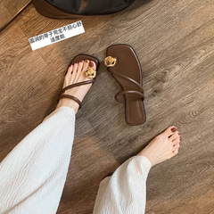 葡萄媽studiolee 2023夏季新款人字平底方頭一字帶夾趾涼拖鞋女