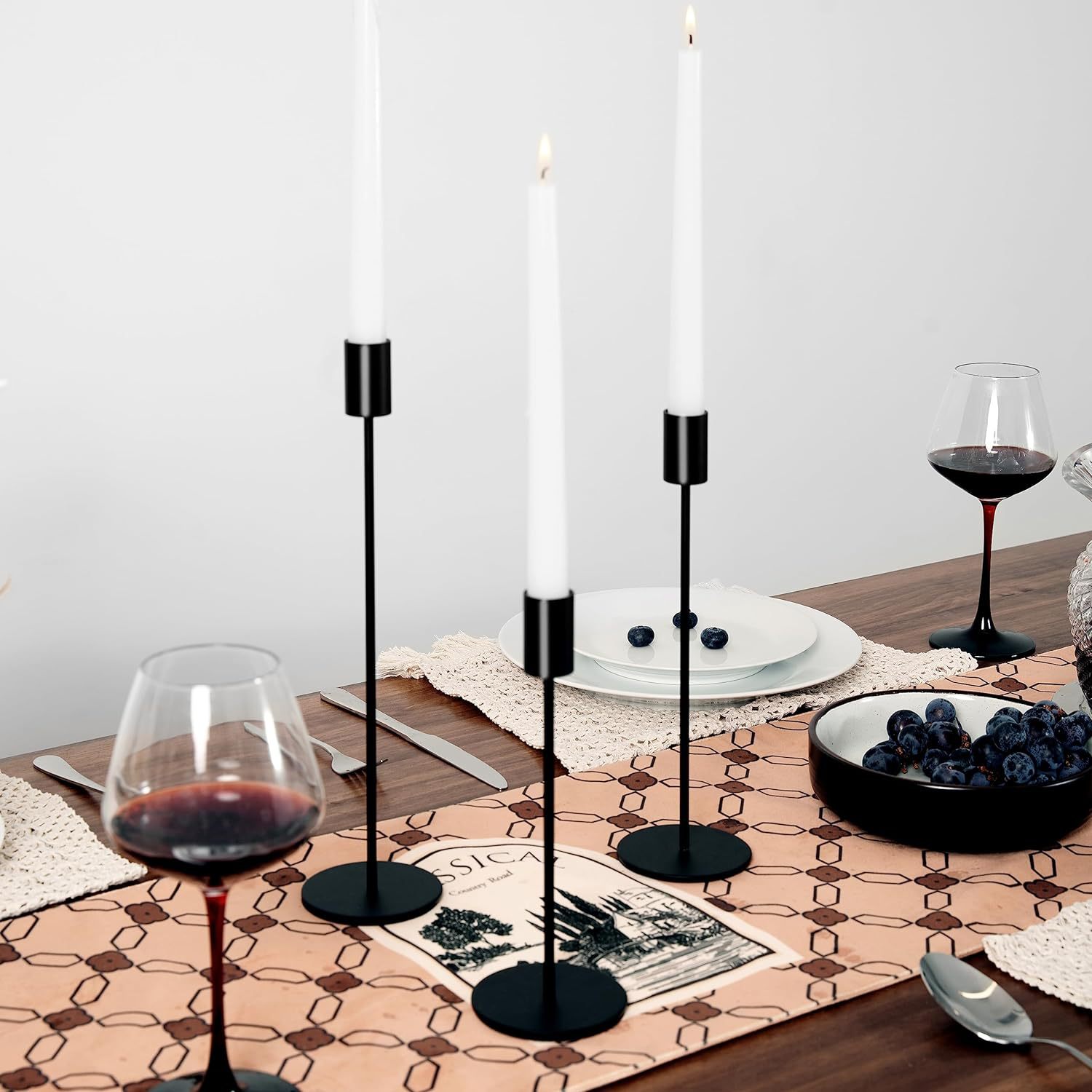 Cena romántica a la luz de velas nórdica candelabros de oro forjado decoración ornamentos ceremonia de boda fotos props atmósfera