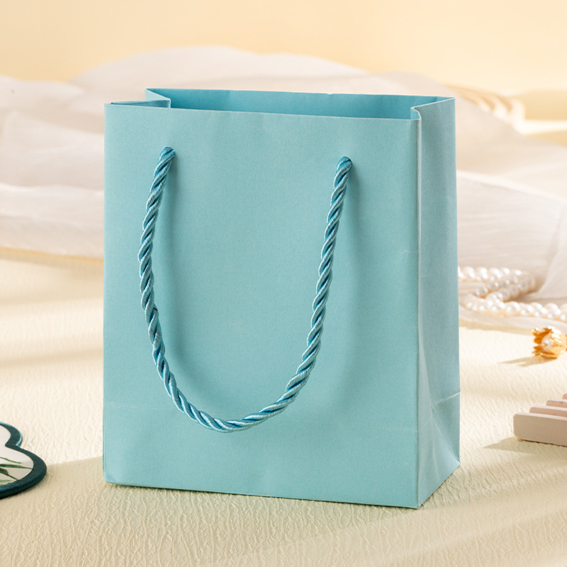 Bolsa azul; 14cm * 12.5cm * 6cm