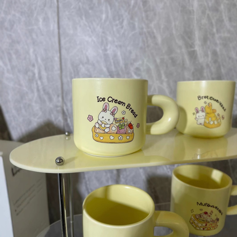 卸売夏の漫画学生クリエイティブセラミックカップオフィススプーンコーヒーカップ蓋付きインかわいいカップルウォーターカップ|undefined