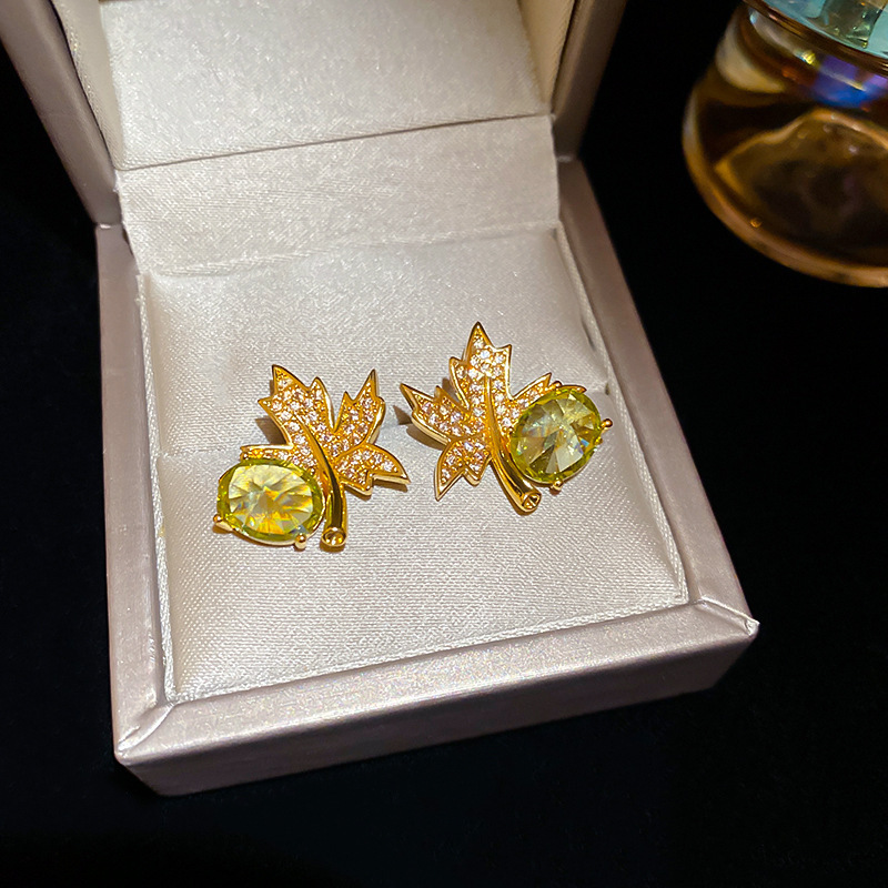 Temperamento de pendientes verdes pendientes ligeros lujosos de alto nivel sensación de pendientes zircon flores joyas geométricas al por mayor fábrica