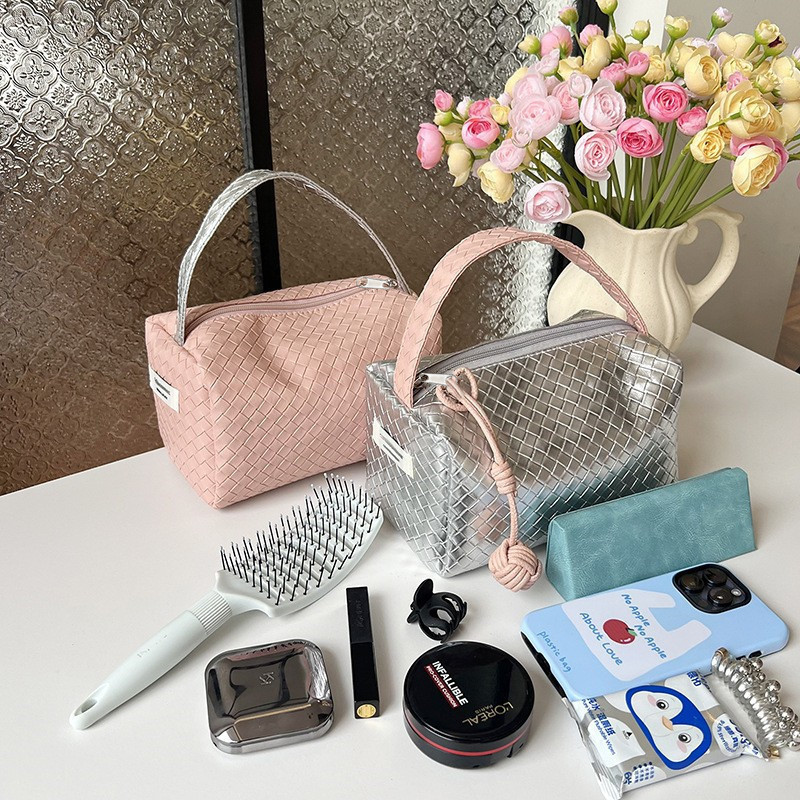 2026 New Style Woven Handbag for Women, Large Capacity Cosmetic Bag, Portable Toiletry Bag, Fashionable and Versatile Travel Bag