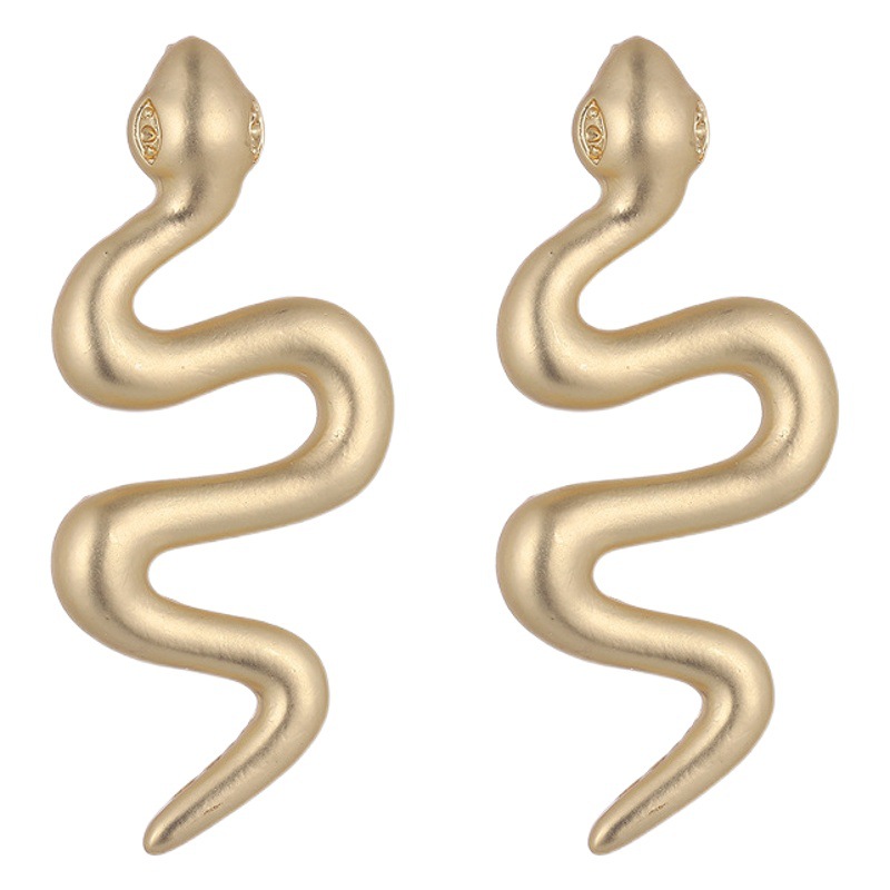 2023 nuevos pendientes de metal pendientes de serpiente mate pendientes de moda de personalidad europea y americana populares pendientes de serpiente dorada