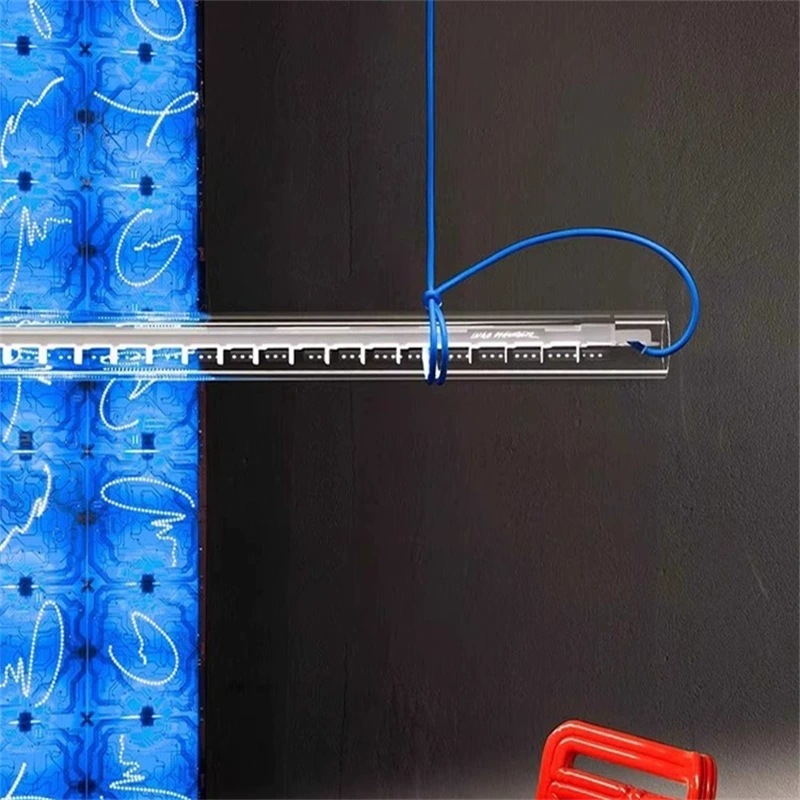 Diseñador de una palabra lámpara de restaurante rojo 2025 nuevo Memphis moderno estudio lámpara de escritorio de vidrio creativo