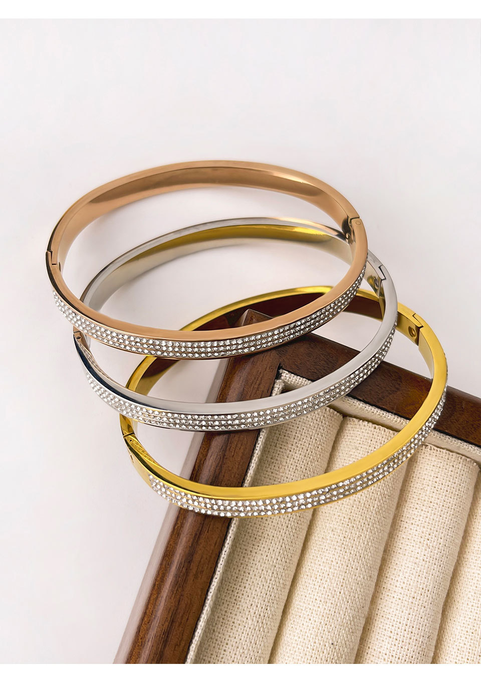 Geometric Pattern Women's Gender PVD Coated Real Gold Plated Geometric 304 Stainless Steel Basic Modern Style Classic Style Waterproof Non Tarnish Surgical Steel Plating Bangle