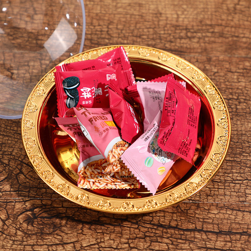Factory direct sales European elegant and atmospheric alloy solid color carved disc portable acrylic cover cake dessert plate