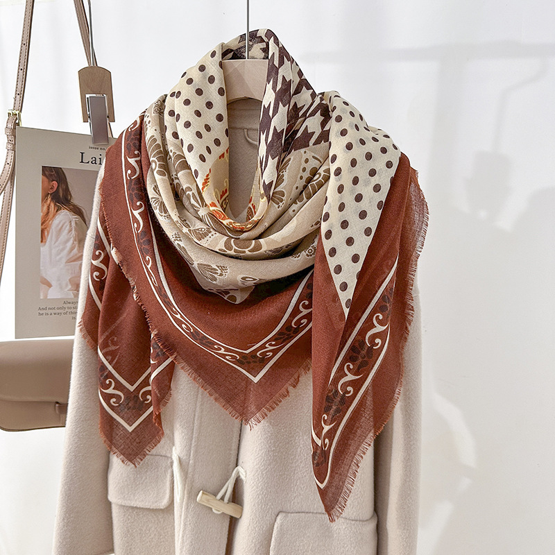 130 toallas cuadradas de primavera y verano de moda moda coreana vintage mujer alta sensación de impresión exterior con un chal