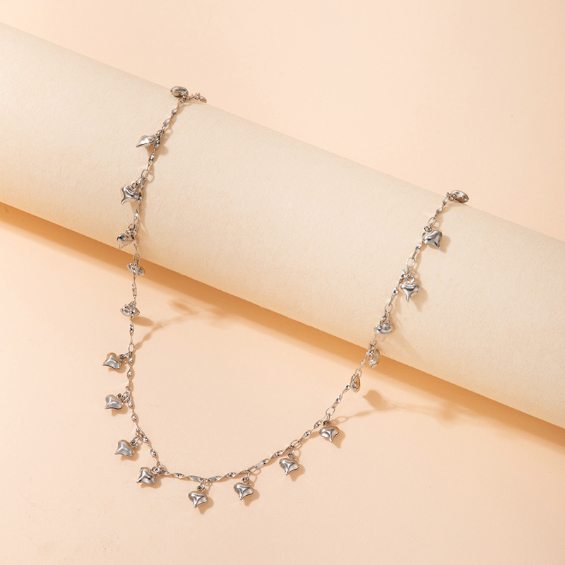 Simple Fashion Geometric Heart Pendant Single Layer Necklace