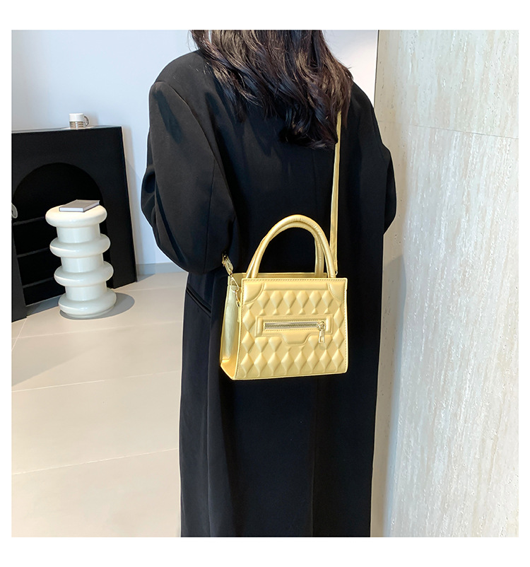 Simplified diamond grid embossed women's handbag 2024 new solid color Korean version stylish single shoulder crossbody_voghion.com