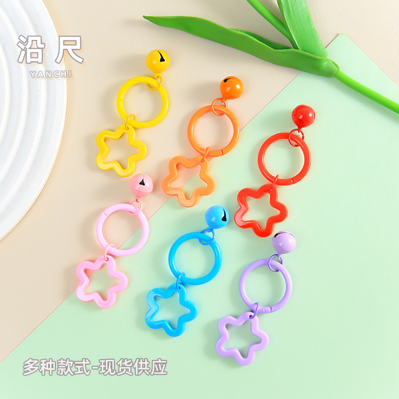 In stock: Simple plastic star-shaped charms, DIY accessories, versatile bag pendants, and keychain components, available for wholesale