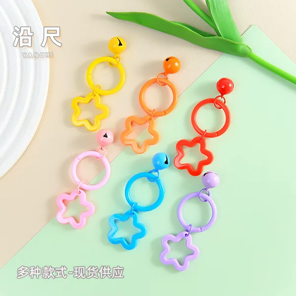 In stock: Simple plastic star-shaped charms, DIY accessories, versatile bag pendants, and keychain components, available for wholesale