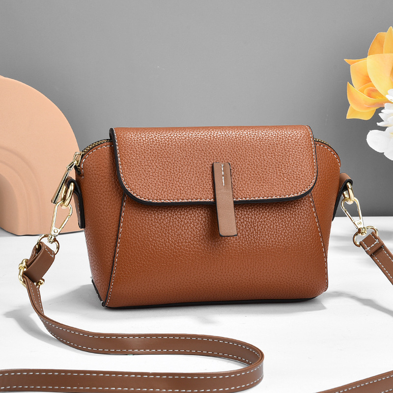 흙 같은 노란색