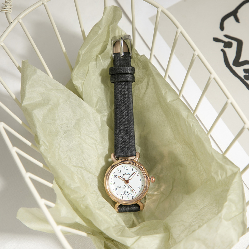 Small dial, diamond-shaped, cute rabbit design, suitable for middle and high school students, Instagram style, elegant women's wristwatch.