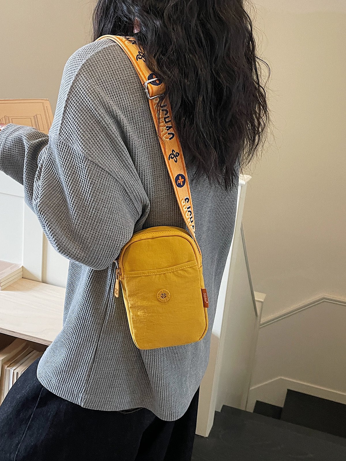 Bolso de nylon de moda para mujeres 2026 nuevo bolso de teléfono móvil ligero casual simple bolso de transporte de viaje