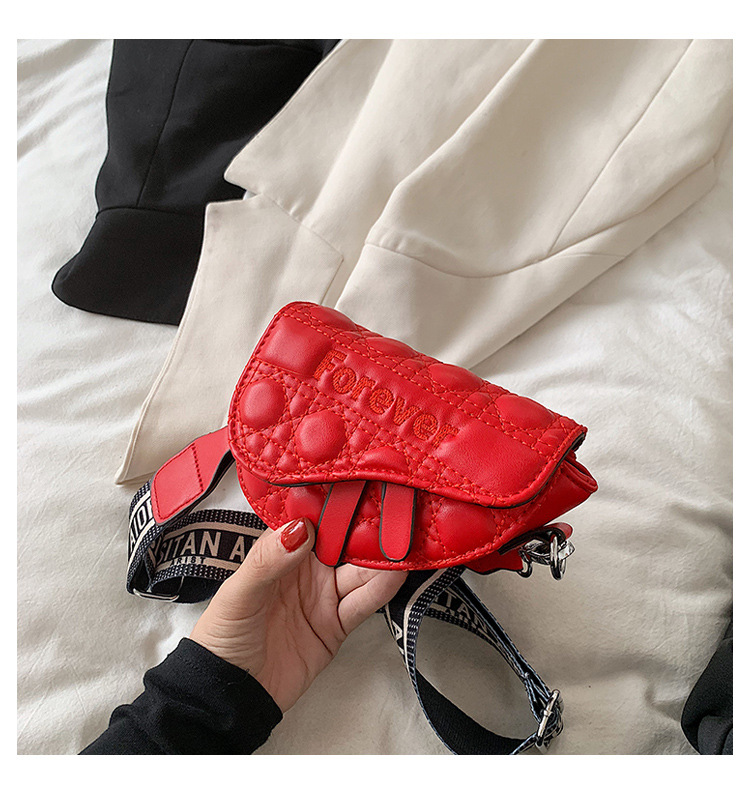 Rhombus Fashion Pu Leather Embroidery Zipper Black White Red Shoulder Bags display picture 1