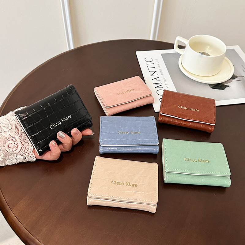Crocodile Pattern Small Wallet Women's Short 2025 New Niche Simple All-match High-end Folding Buckle Card Bag Coin Clip