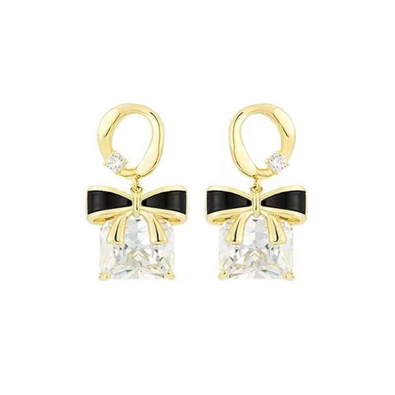 Retro black design square earrings with bow with zircon