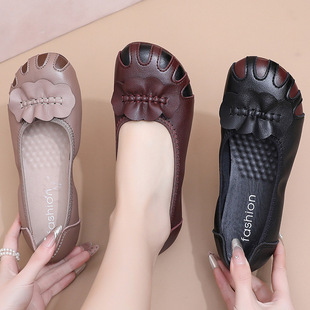 Comfortable non-slip bean shoes mother shoes spring and autumn middle-aged and elderly soft sole one-step women's shoes summer shallow-mouth grandma shoes