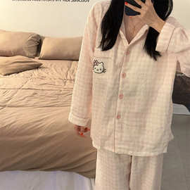 秋季上新婴儿棉开襟长袖长裤粉KT猫格子宽松舒适休闲家居服套装