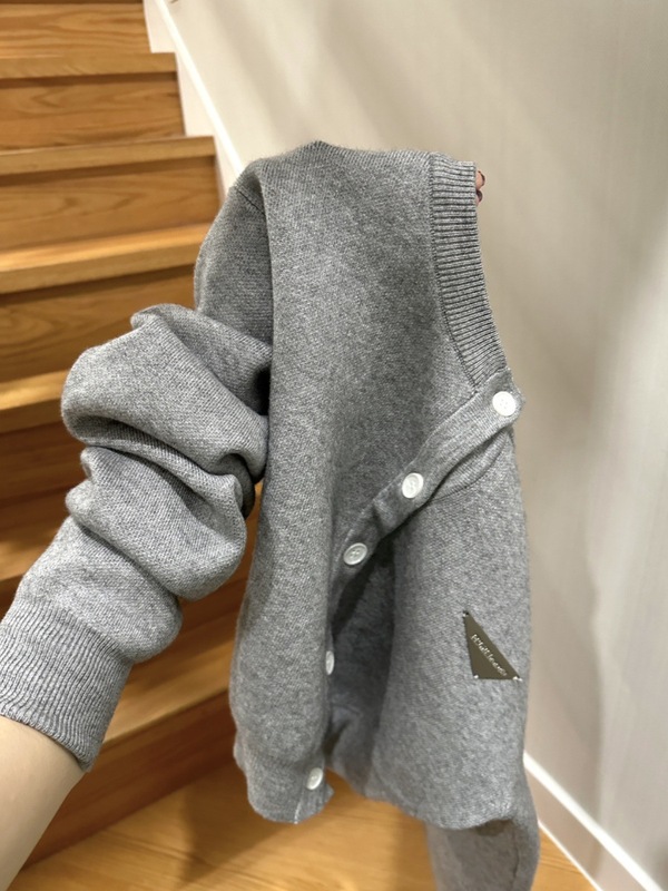 小众灰色内搭针织衫毛衣女秋季设计感慵懒风长袖上衣短款开衫外套|undefined