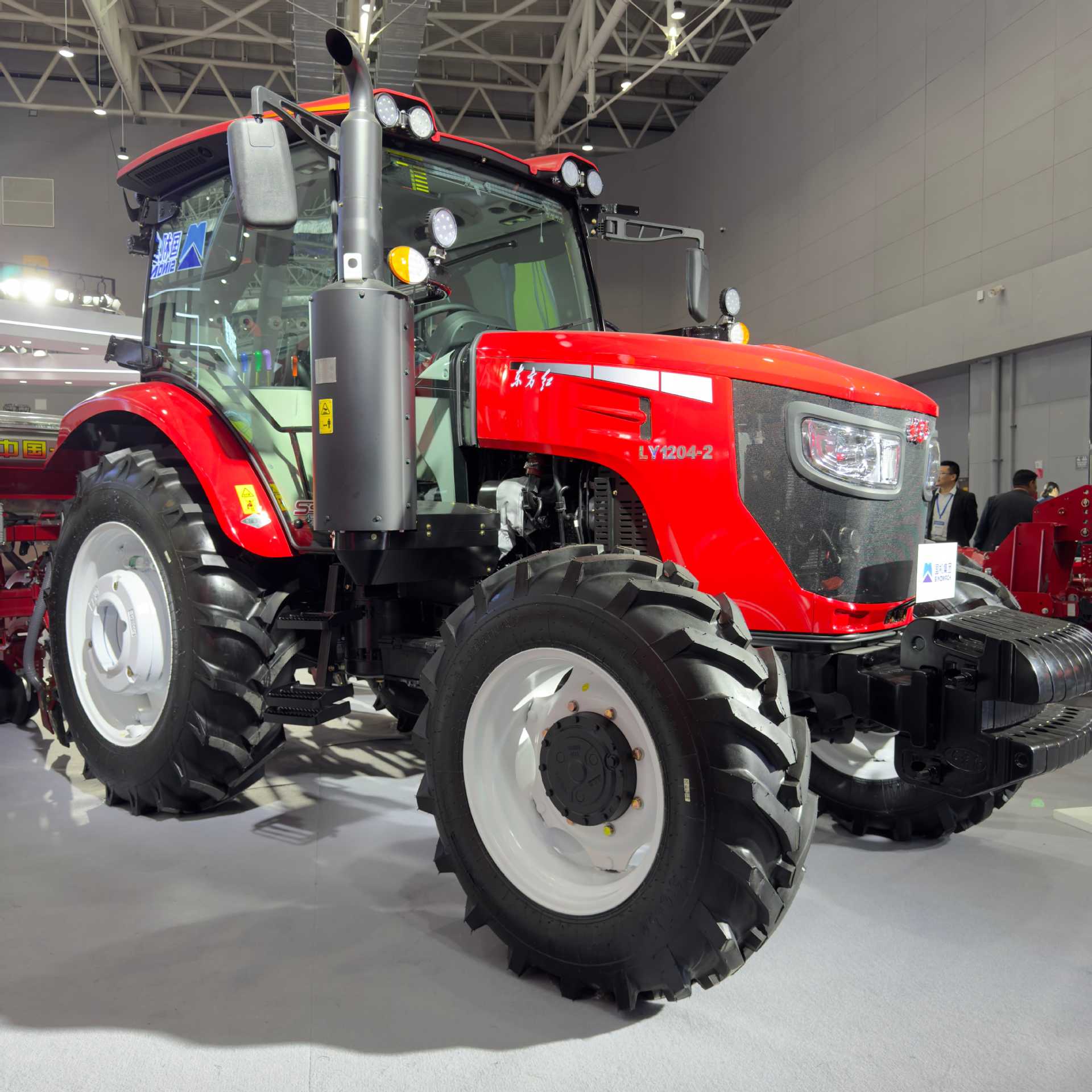 Dongfanghong LY1204 tractor de tracción en cuatro ruedas diesel gran máquina agrícola rotativa multifunción