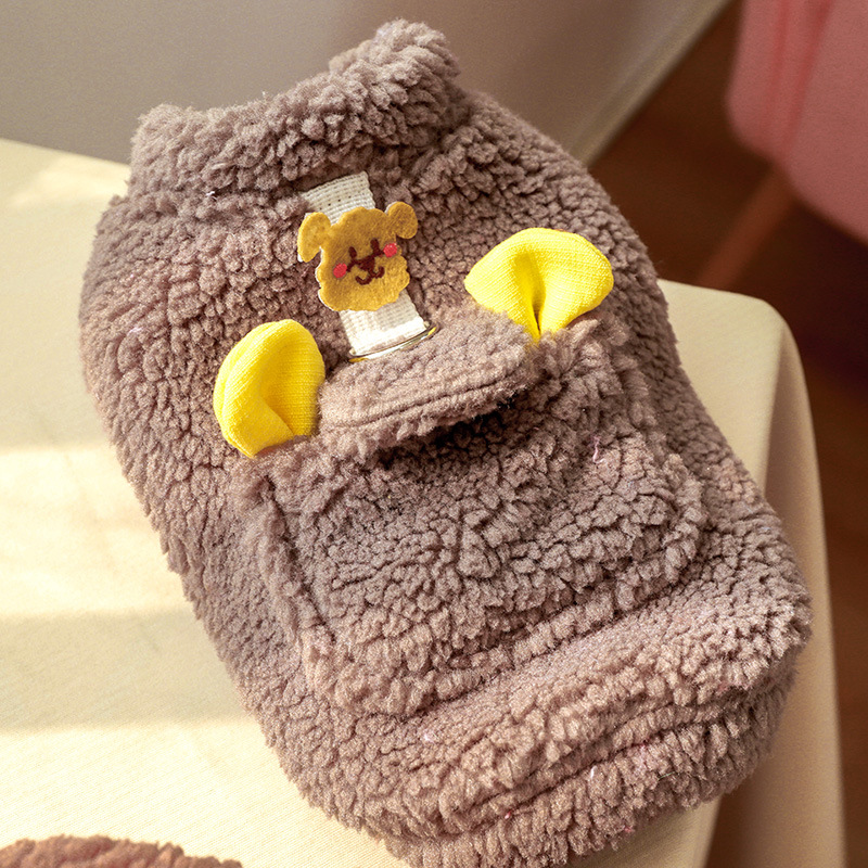 チークの子犬の胸の背のチョッキ-カレーのテディベア