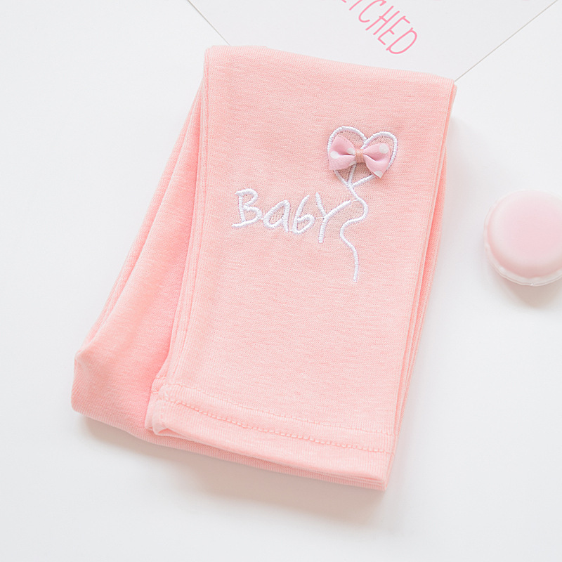 Polainas de niña primavera y otoño pantalones delgados ropa exterior para niños medianos y pequeños estilo occidental bebé primavera y verano para niños melocotón corazón flor pantalones para niños