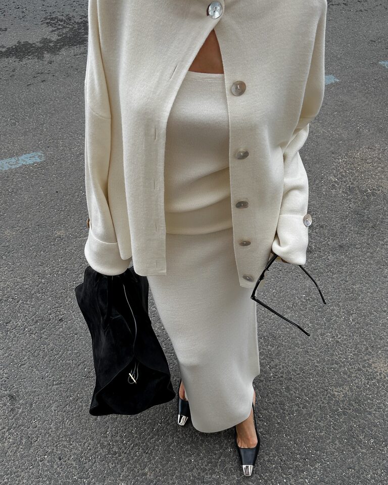 Set 3 món nữ gồm áo cardigan dệt kim dài tay, áo hai dây và chân váy dài — Bộ 3 chiếc màu hồng, Bộ 3 món màu nâu, Bộ 3 món mơ chi tiết 40