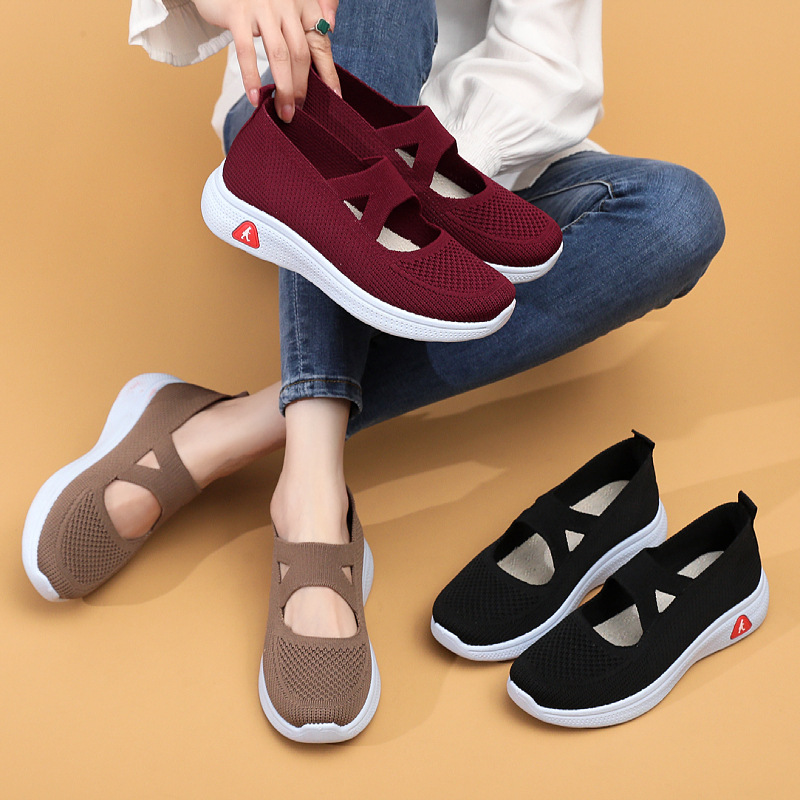 New Spring and Summer Old People's Shoes Old Beijing Cloth Shoes Women's Casual Fashionable Walking Shoes for Mom Non-slip Soft Sole Wear-resistant Single-layer Shoes New Spring and Summer Old People's Shoes Old Beijing Cloth Shoes Women's Casual Fashionable Walking Shoes for Mom Non-slip Soft Sole Wear-resistant Single-layer Shoes