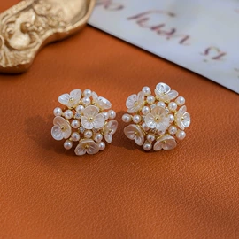 耳钉;耳环;项链