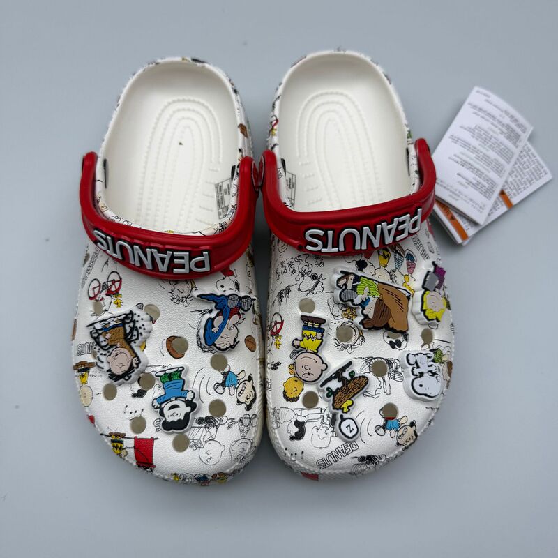 2025 Co-Branded Kidsren's Crocs Shoes for Boys and Girls Snoopy Generation New Anti-Slip Soft Sole Wear-Resistant Sandals