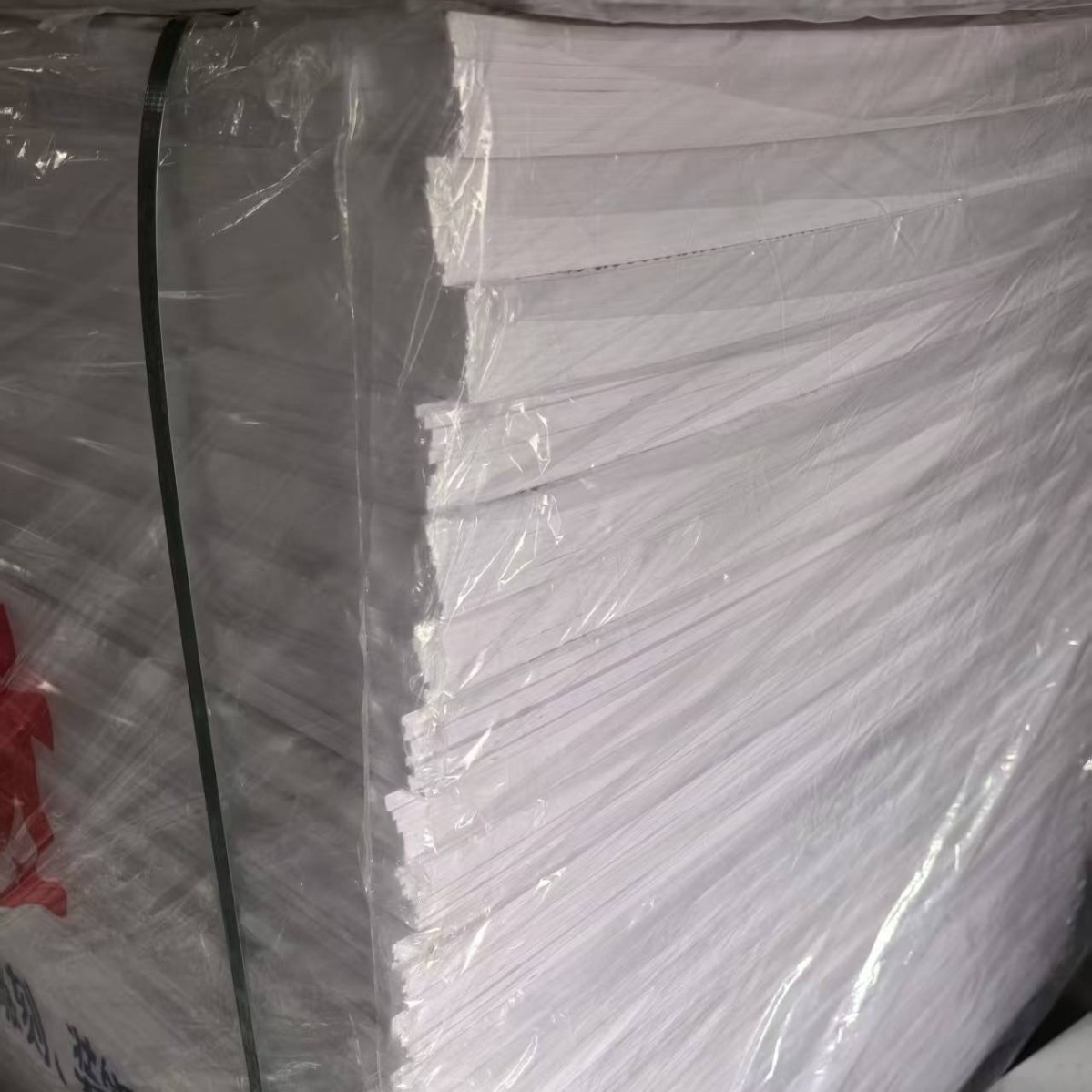 tablero de PVC espuma de piel tablero de plástico rígido tablero de gabinete tablero de espuma de PVC procesamiento blanco tablero de publicidad grabado