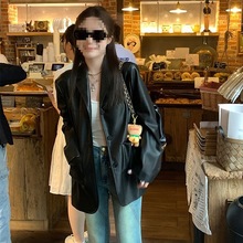 �OӋ�����bƤ������Ů�¿��nϵ�C܇�L�߽֕r�к�ɫС������