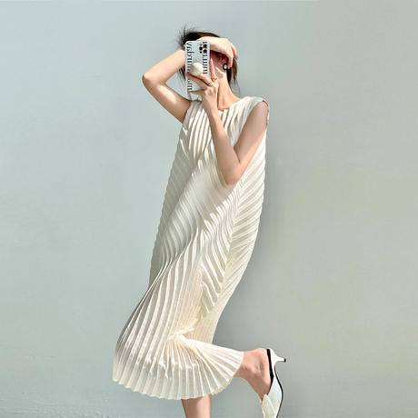 Miyake Pleated Women's High-Quality Water Ripple Pleated Curved Dress, Versatile for Daily Wear, Commuting, Fashionable Sleeveless Long Dress