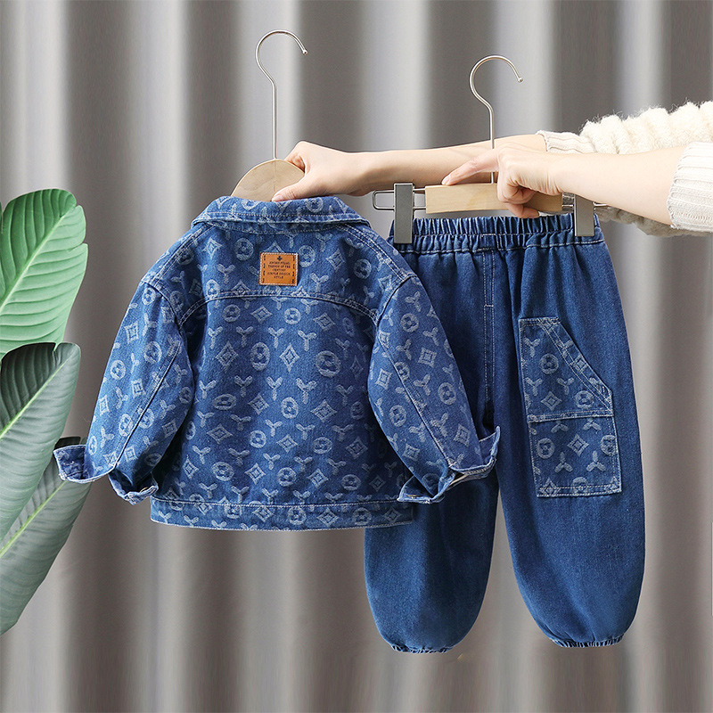 5984 Traje negro para niños 2024 Nuevo estilo de primavera y otoño para niños Ropa de mezclilla jacquard Traje de dos piezas de otoño fresco y atractivo