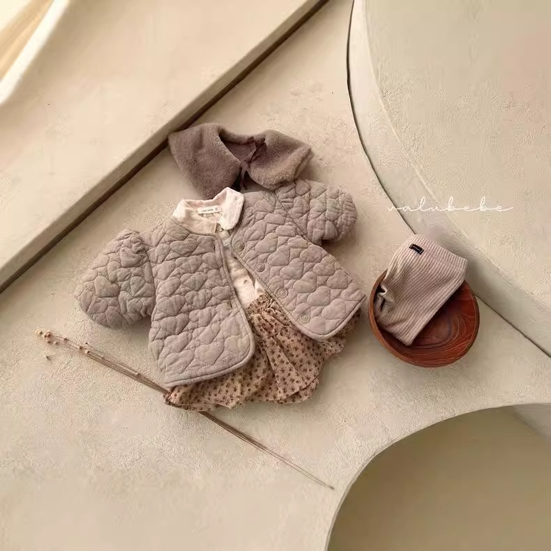 Ropa de invierno para bebés abrigo de Niñas Ropa de estilo coreano para niños ropa de bebé amor princesa acolchada ropa de algodón pequeña