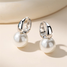 大女主珍珠耳扣女2025新款爆款小众设计高级感轻奢气质百搭耳饰