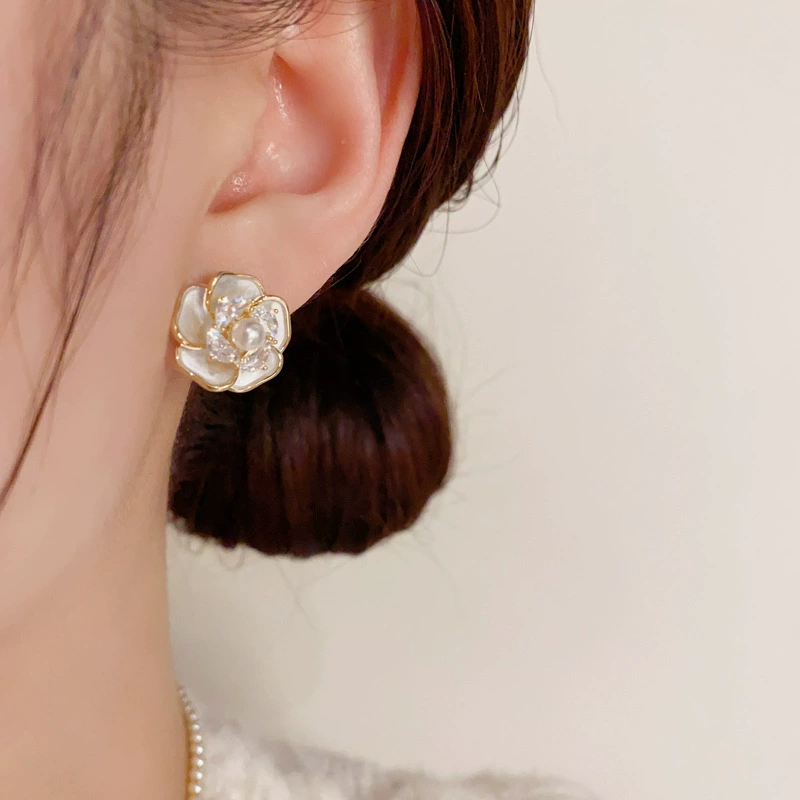 Mountain tea with zircon pearl, fashionable cute universal earrings, french style, light luxury style, high-quality style, wholesale