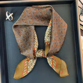 春夏季咖色字母骏马真丝丝巾轻奢韩版搭配西装领巾时尚气质小方巾