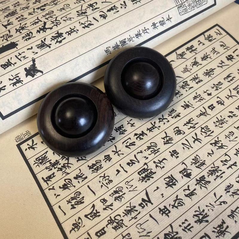 実木の解凍ハンドルは紫光檀の回転ボールを遊んでいます。|undefined