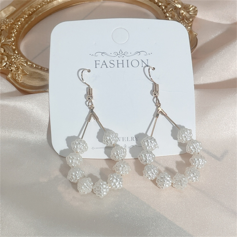 Fashion Pearl Long Circle Heart-shaped Crystal Handmade Metal Earrings display picture 3