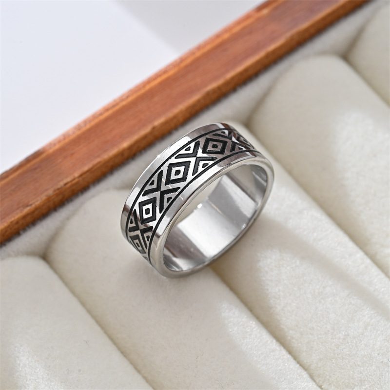 Hip-Hop Vintage Style Cross Checkered Titanium Steel Men's Rings Men Band Rings display picture 6